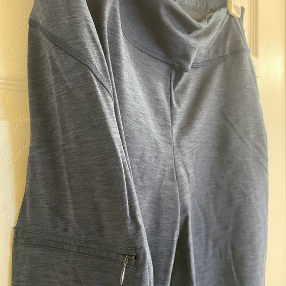 Deluth Trading, relaxed fit NoGa boot-cut pant.  Size M, 31”, heather blue. - Picture 4 of 7